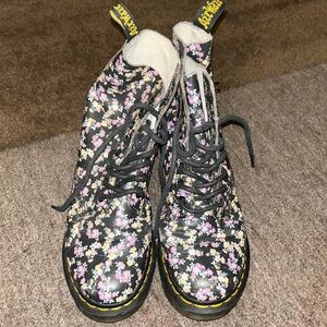 Dr. Martens Black Floral